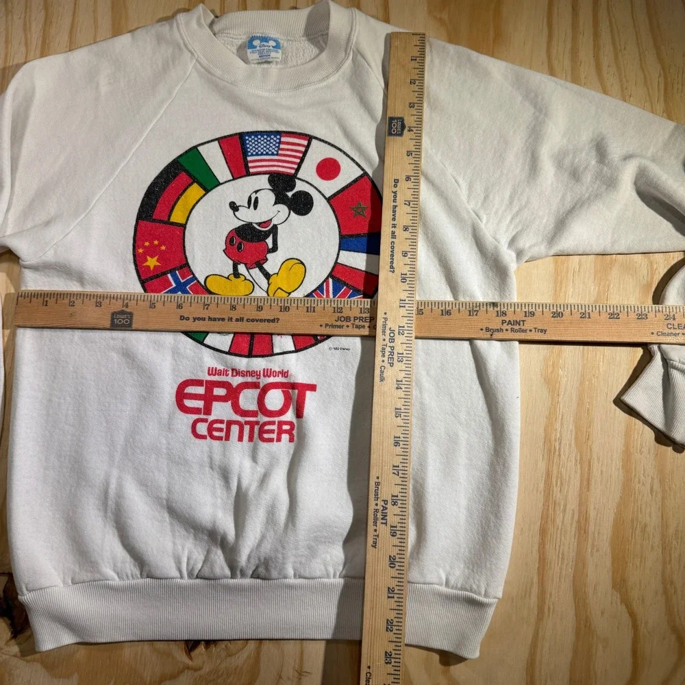 Vintage 1982 Walt Disney World EPCOT Center Mickey Mouse Flag Sweatshirt Medium